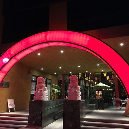 Best Western Plus Dragon Gate Inn Los Ángeles Exterior foto